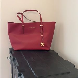 New Michael Kors Large Jet Set cherry Travel tote